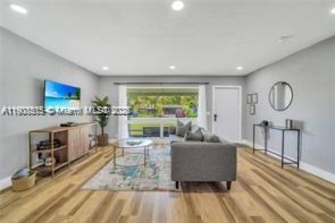Casa en alquiler en Fort Lauderdale, Florida, 3 dormitorios, 179.12 m2 № 2012528 - foto 7