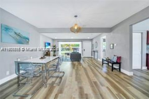 Casa en alquiler en Fort Lauderdale, Florida, 3 dormitorios, 179.12 m2 № 2012528 - foto 8