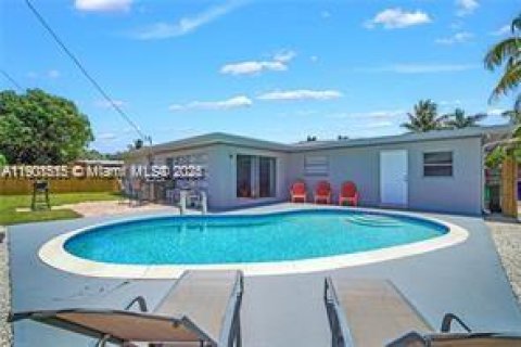 Casa en alquiler en Fort Lauderdale, Florida, 3 dormitorios, 179.12 m2 № 2012528 - foto 2