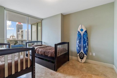 Condo in Hallandale Beach, Florida, 3 bedrooms  № 2145831 - photo 19