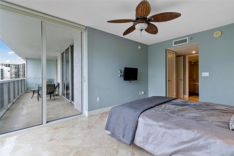 Condo in Hallandale Beach, Florida, 3 bedrooms  № 2145831 - photo 12
