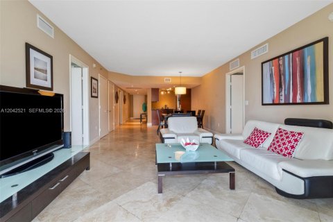 Condo in Hallandale Beach, Florida, 3 bedrooms  № 2145831 - photo 4