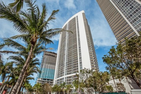Condo in Hallandale Beach, Florida, 3 bedrooms  № 2145831 - photo 25