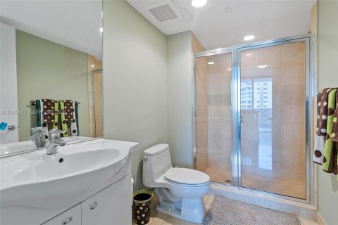 Condo in Hallandale Beach, Florida, 3 bedrooms  № 2145831 - photo 15