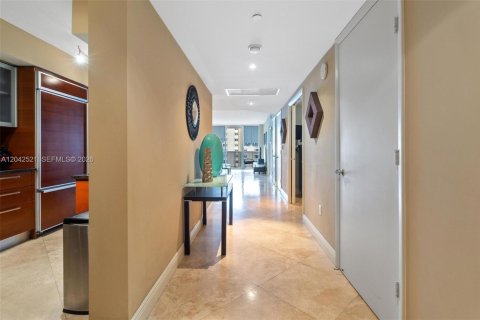 Condo in Hallandale Beach, Florida, 3 bedrooms № 2145831