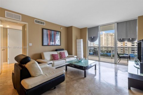 Condo in Hallandale Beach, Florida, 3 bedrooms  № 2145831 - photo 5