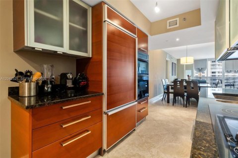 Condo in Hallandale Beach, Florida, 3 bedrooms  № 2145831 - photo 9
