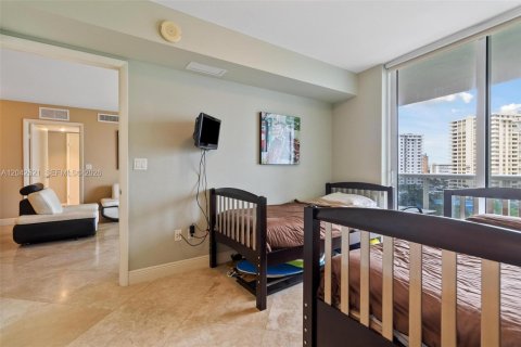 Condo in Hallandale Beach, Florida, 3 bedrooms  № 2145831 - photo 18