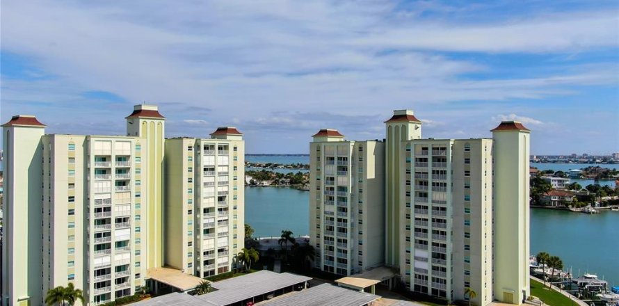 Condominio en Saint Pete Beach, Florida, 2 dormitorios № 1898490