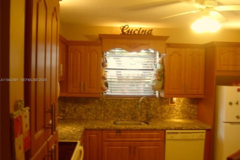 Condominio en venta en Tamarac, Florida, 2 dormitorios, 117.99 m2 № 2000460 - foto 3