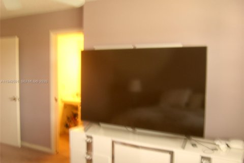 Condominio en venta en Tamarac, Florida, 2 dormitorios, 117.99 m2 № 2000460 - foto 19