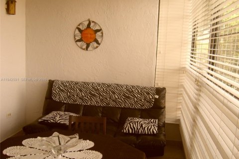 Condominio en venta en Tamarac, Florida, 2 dormitorios, 117.99 m2 № 2000460 - foto 15