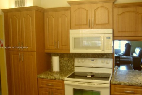 Condominio en venta en Tamarac, Florida, 2 dormitorios, 117.99 m2 № 2000460 - foto 5