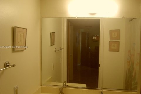 Condominio en venta en Tamarac, Florida, 2 dormitorios, 117.99 m2 № 2000460 - foto 22