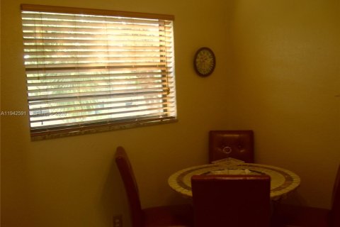 Condominio en venta en Tamarac, Florida, 2 dormitorios, 117.99 m2 № 2000460 - foto 6