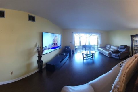 Condominio en venta en Tamarac, Florida, 2 dormitorios, 117.99 m2 № 2000460 - foto 21