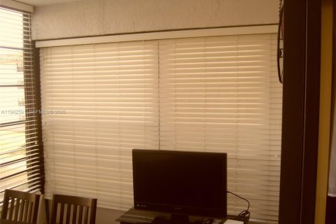 Condominio en venta en Tamarac, Florida, 2 dormitorios, 117.99 m2 № 2000460 - foto 14