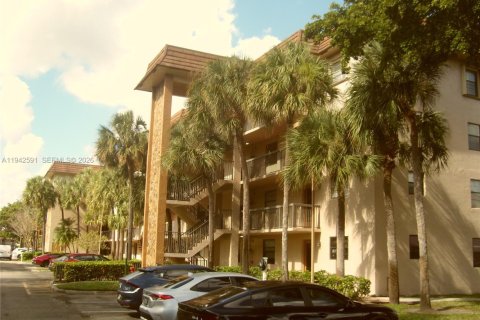 Condominio en venta en Tamarac, Florida, 2 dormitorios, 117.99 m2 № 2000460 - foto 2