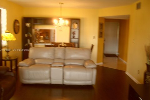 Condominio en venta en Tamarac, Florida, 2 dormitorios, 117.99 m2 № 2000460 - foto 9