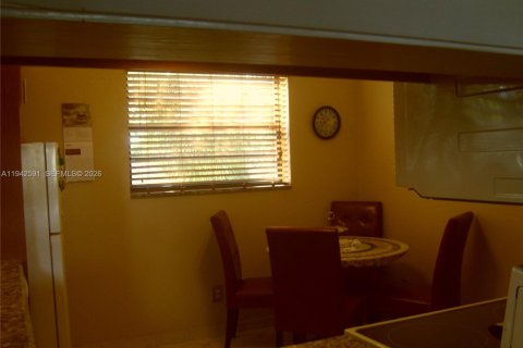 Condominio en venta en Tamarac, Florida, 2 dormitorios, 117.99 m2 № 2000460 - foto 8