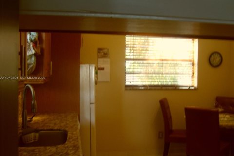 Condominio en venta en Tamarac, Florida, 2 dormitorios, 117.99 m2 № 2000460 - foto 7