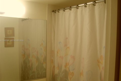 Condominio en venta en Tamarac, Florida, 2 dormitorios, 117.99 m2 № 2000460 - foto 23