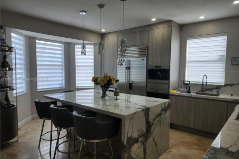 House in Miami, Florida 5 bedrooms, 244.8 sq.m. № 1939005 - photo 5