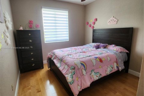 House in Miami, Florida 5 bedrooms, 244.8 sq.m. № 1939005 - photo 22