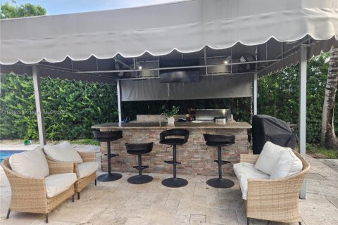 House in Miami, Florida 5 bedrooms, 244.8 sq.m. № 1939005 - photo 26