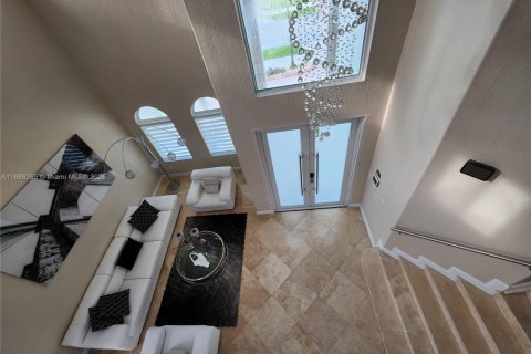 House in Miami, Florida 5 bedrooms, 244.8 sq.m. № 1939005 - photo 7