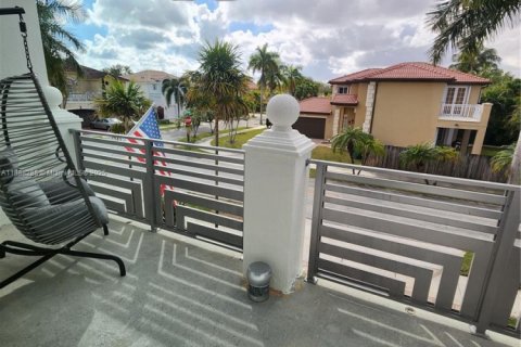 House in Miami, Florida 5 bedrooms, 244.8 sq.m. № 1939005 - photo 29