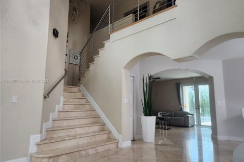 House in Miami, Florida 5 bedrooms, 244.8 sq.m. № 1939005 - photo 6