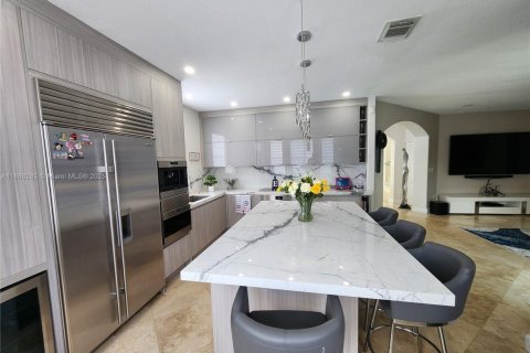 House in Miami, Florida 5 bedrooms, 244.8 sq.m. № 1939005 - photo 3