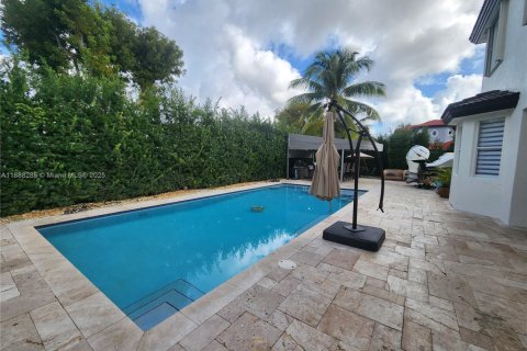 House in Miami, Florida 5 bedrooms, 244.8 sq.m. № 1939005 - photo 25