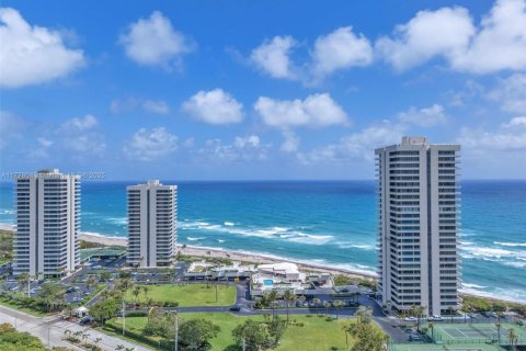 Купить кондоминиум в Ривьера-Бич, Флорида 2 спальни, 133.31м2, № 1957745 - фото 1