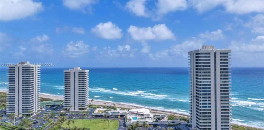 Кондоминиум с 2 спальнями в Ривьера-Бич, Флорида № 1957745