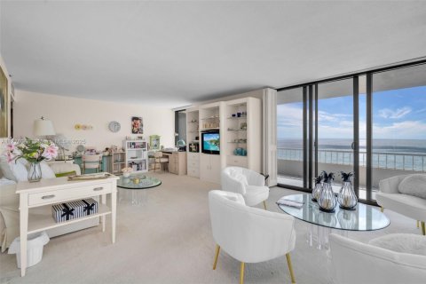 Купить кондоминиум в Ривьера-Бич, Флорида 2 спальни, 133.31м2, № 1957745 - фото 12