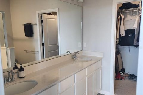 House in Winter Garden, Florida 3 bedrooms, 156.82 sq.m. № 2376651 - photo 3
