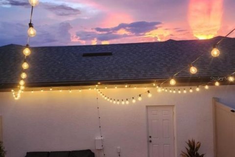 House in Winter Garden, Florida 3 bedrooms, 156.82 sq.m. № 2376651 - photo 17