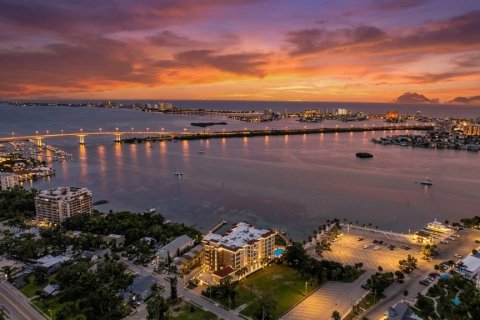Condo in Clearwater, Florida, 2 bedrooms № 2384185 - photo 3