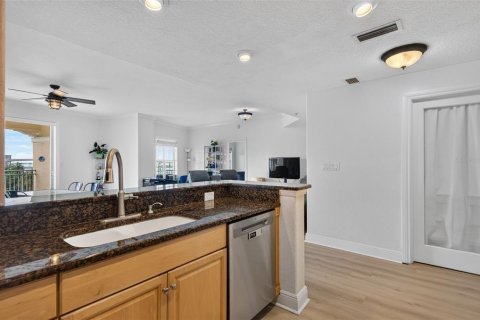 Condo in Clearwater, Florida, 2 bedrooms № 2384185 - photo 19