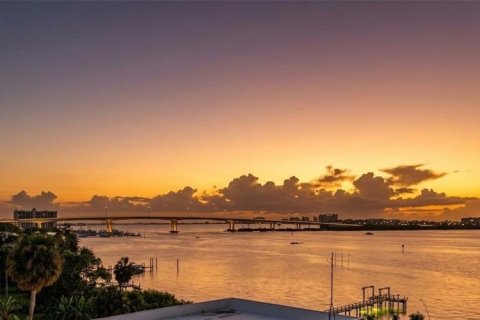 Condo in Clearwater, Florida, 2 bedrooms № 2384185 - photo 2