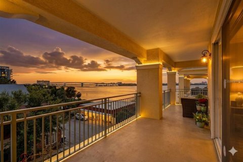 Condo in Clearwater, Florida, 2 bedrooms  № 2384185