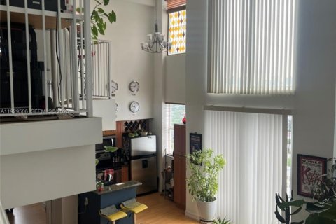 Condo in Miami, Florida, 2 bedrooms № 1989668 - photo 1