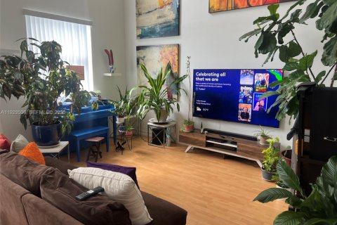 Condo in Miami, Florida, 2 bedrooms № 1989668 - photo 8