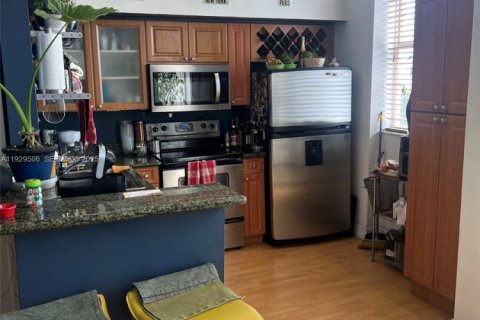Condo in Miami, Florida, 2 bedrooms № 1989668 - photo 5