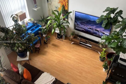 Condo in Miami, Florida, 2 bedrooms № 1989668 - photo 9