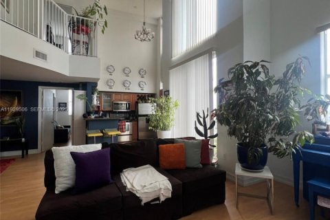 Condo in Miami, Florida, 2 bedrooms № 1989668 - photo 6