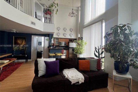 Condo in Miami, Florida, 2 bedrooms № 1989668 - photo 2