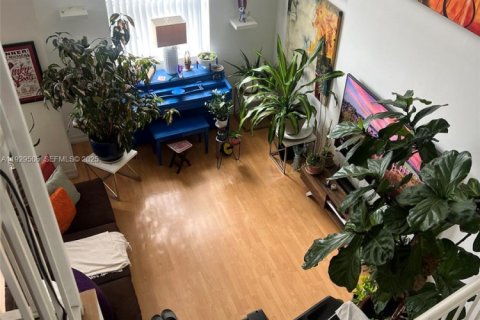 Condo in Miami, Florida, 2 bedrooms № 1989668 - photo 10